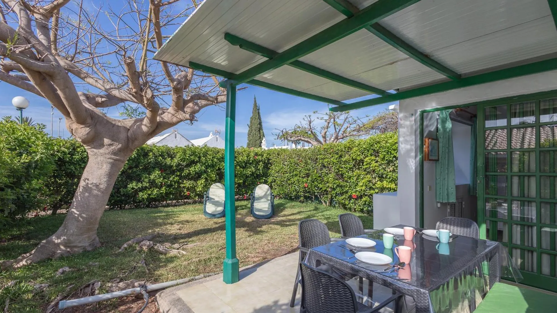 Private Solarium Bungalow Garden contacts